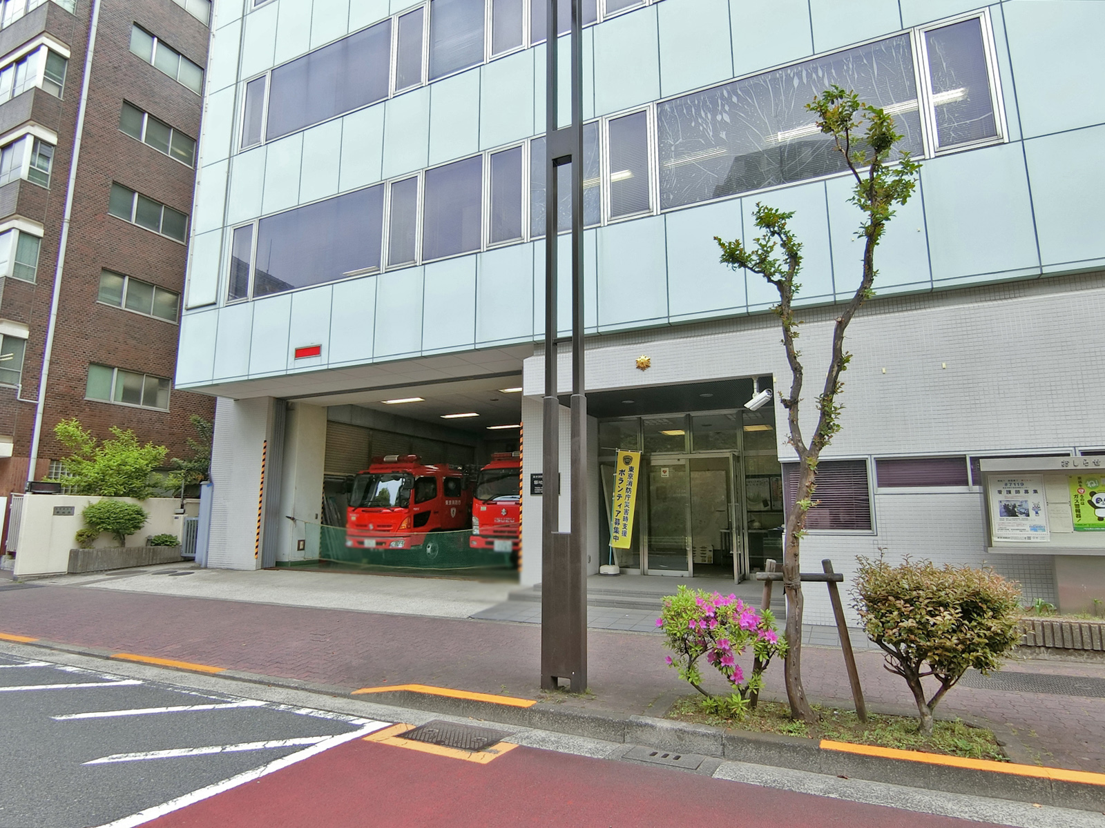 隣の京橋消防署築地出張所