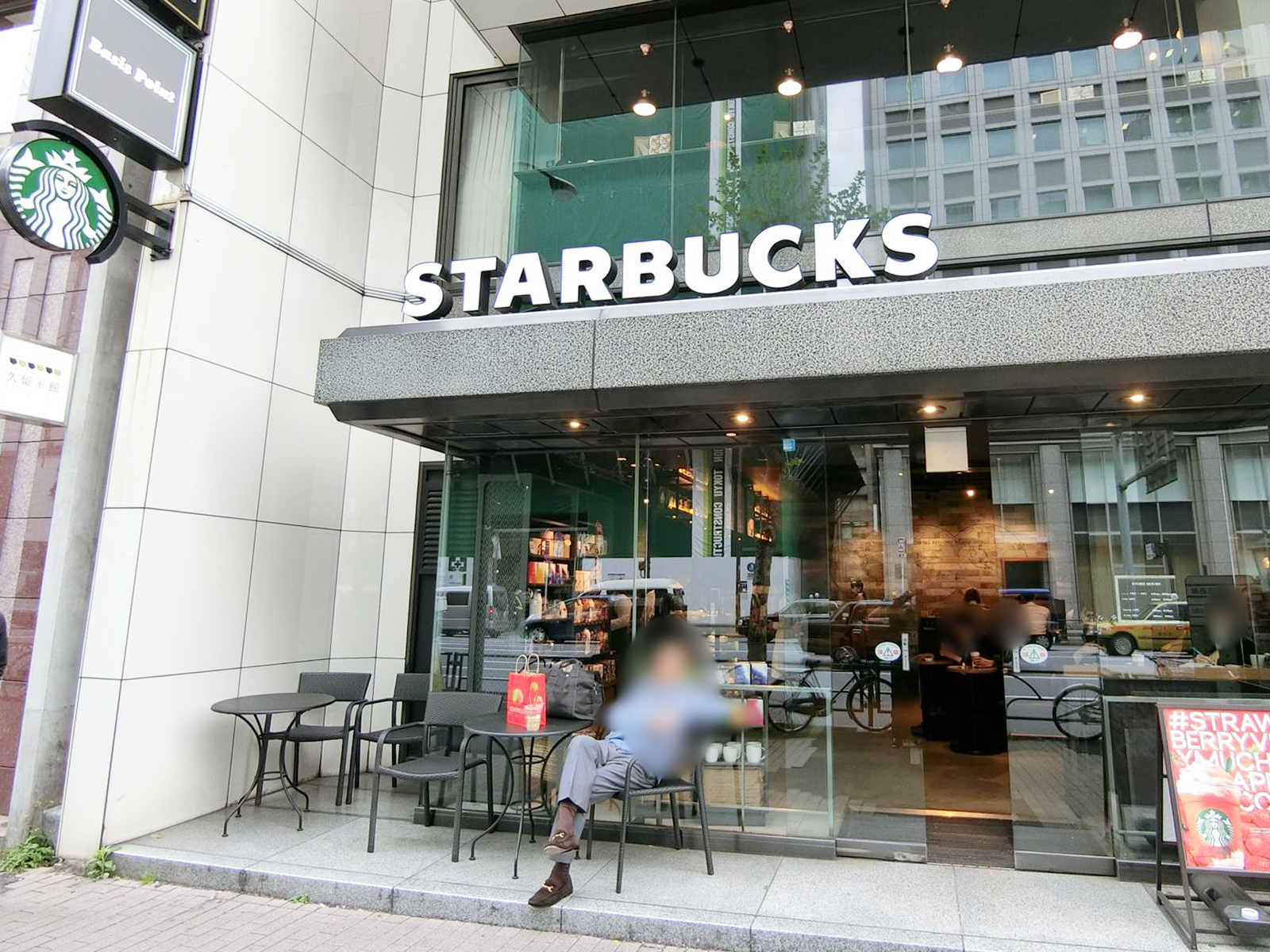 徒歩2分のスターバックス新橋駅前店