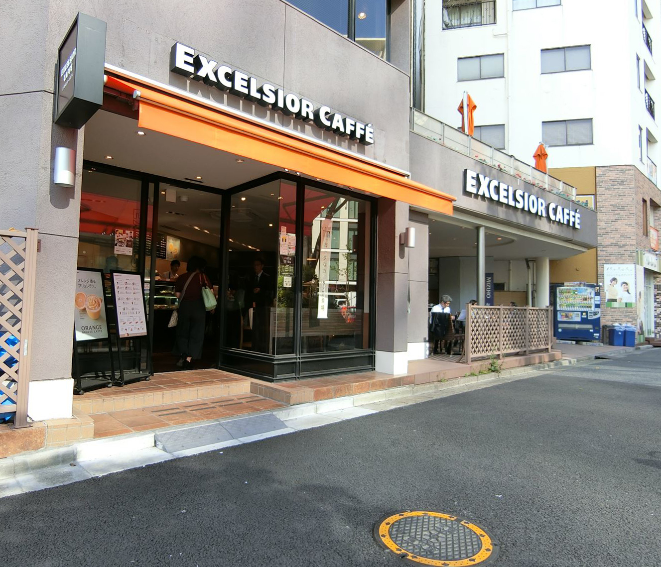 徒歩1分のエクセルシオールカフェ