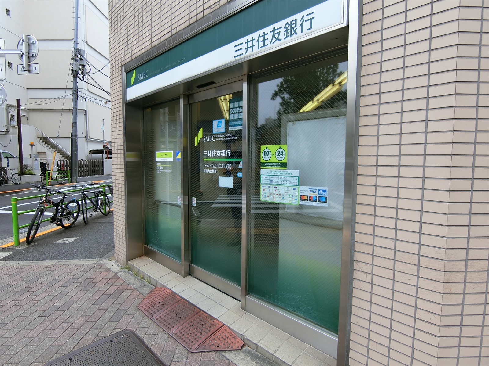 徒歩5分の三井住友銀行ATM