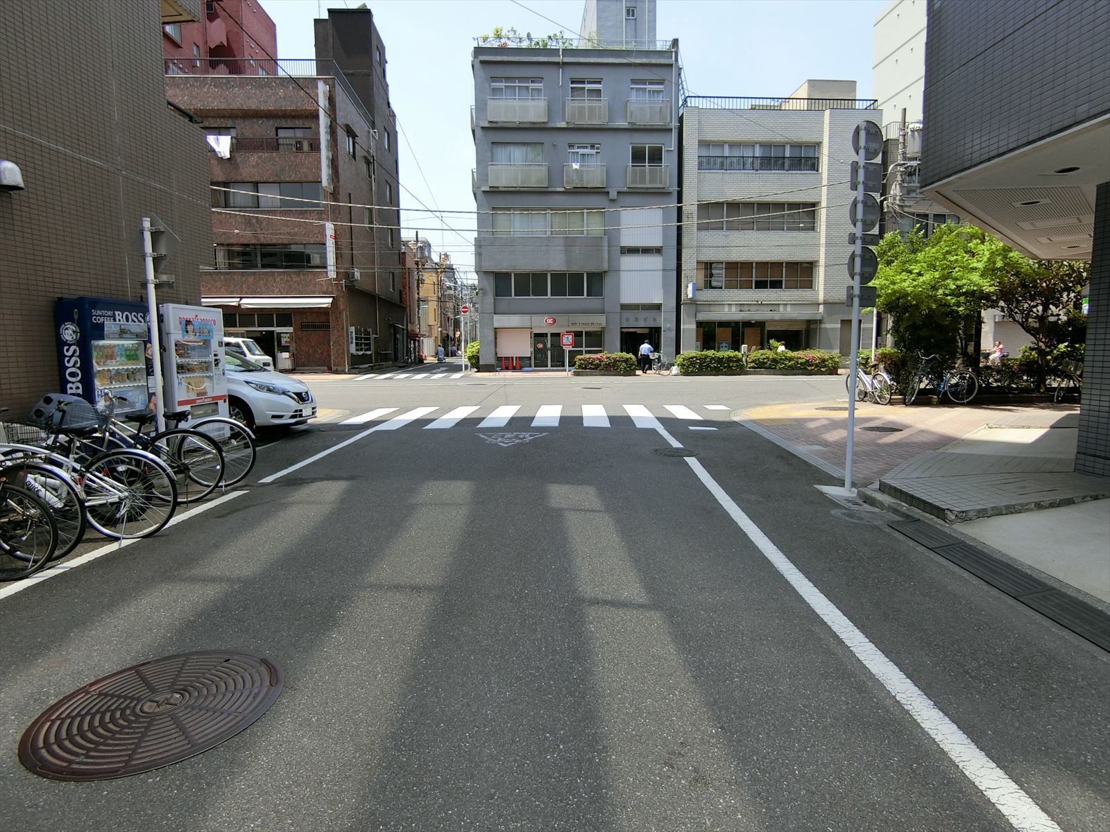 イマスNBビル前面の精華通り