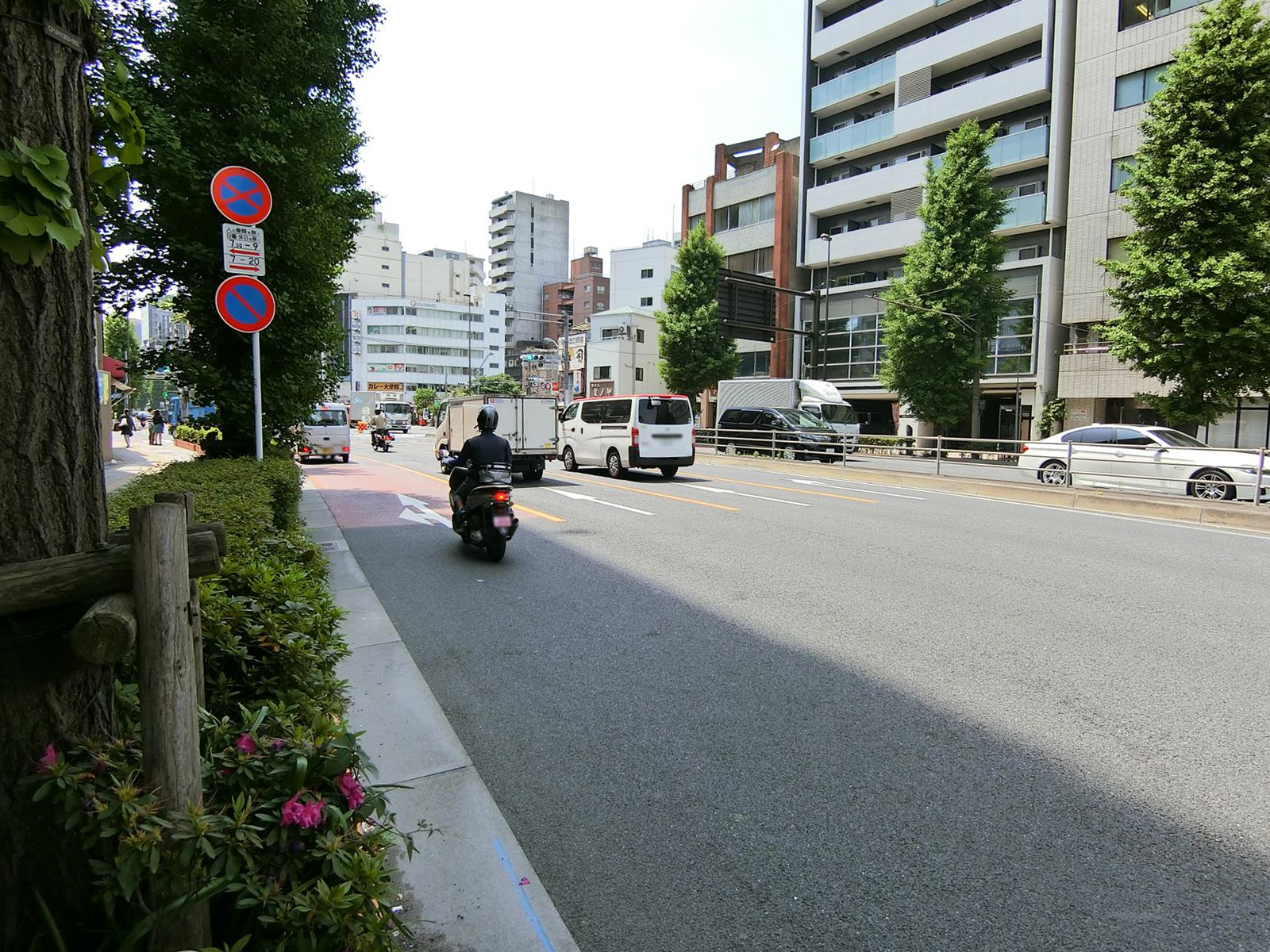 前面の江戸通り