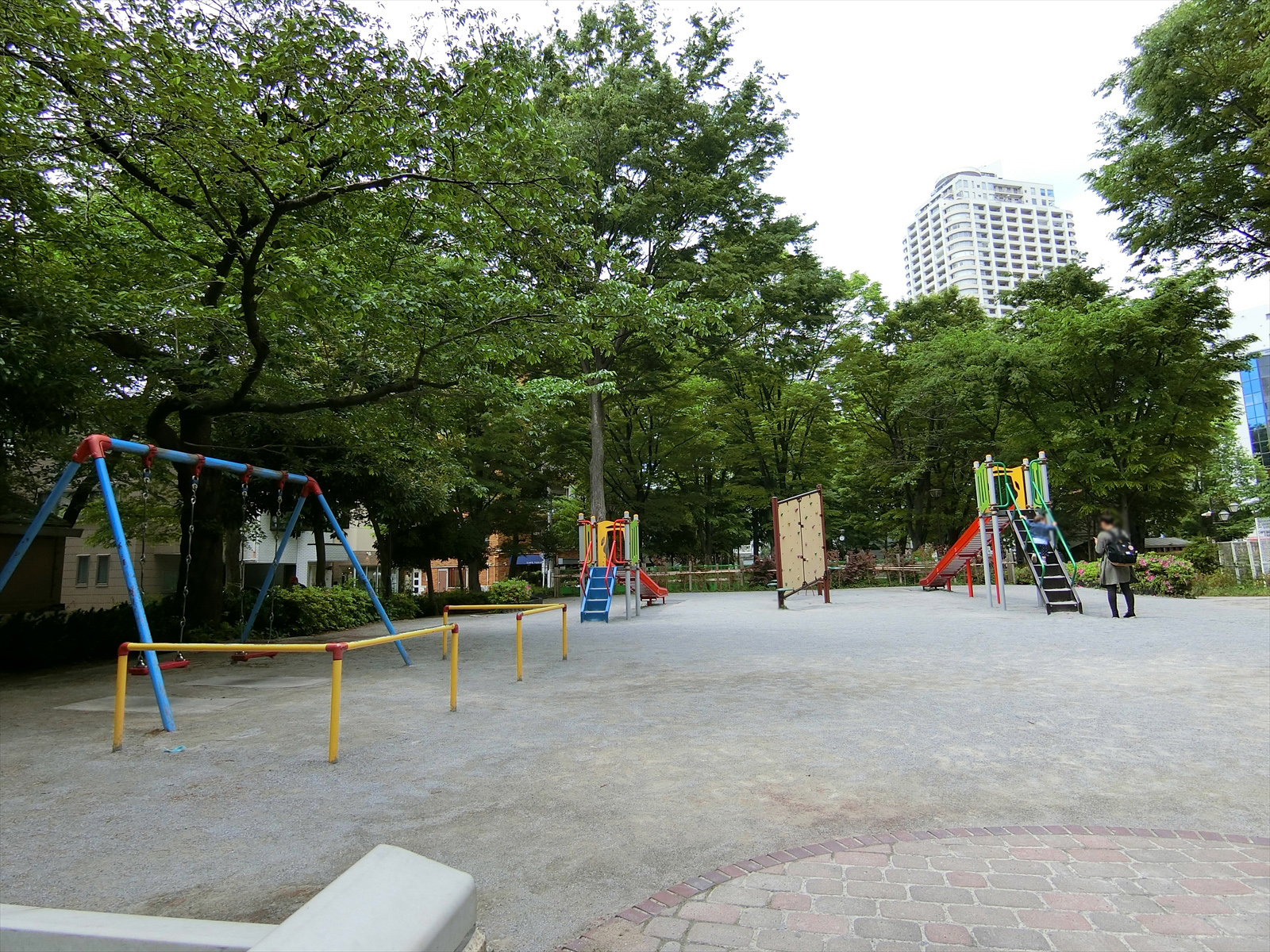 徒歩2分の西池袋公園