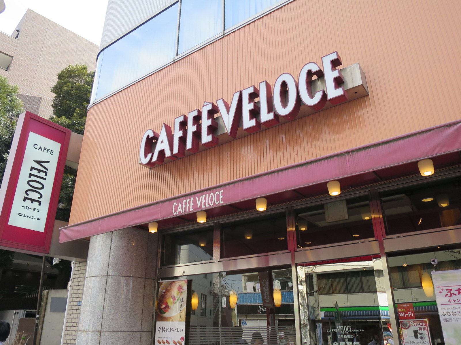 徒歩3分のカフェ・ベローチェ