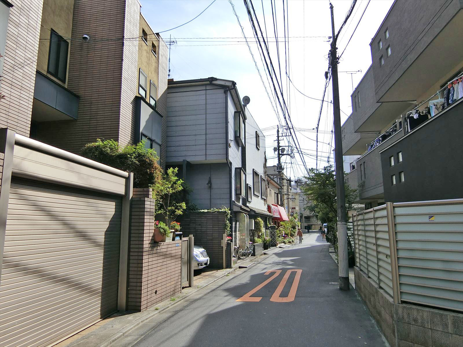 周辺は住宅街