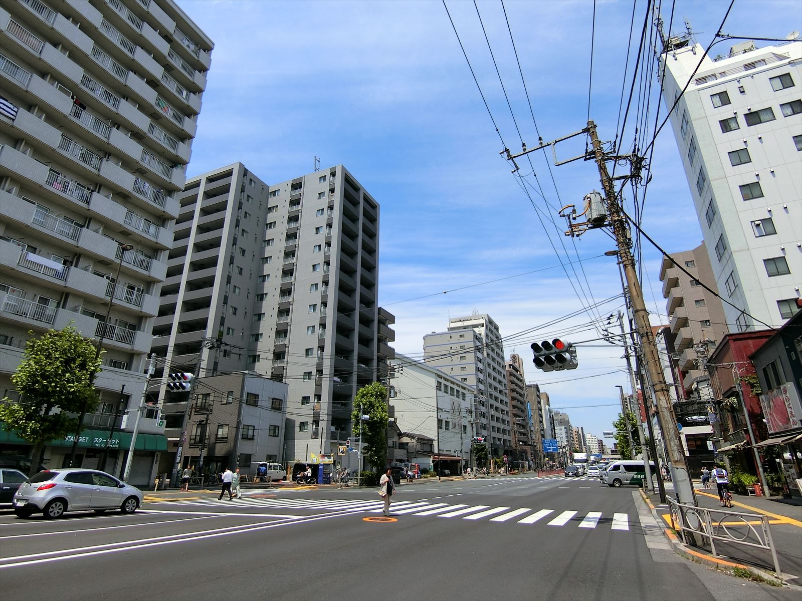 昭和通り沿いの立地