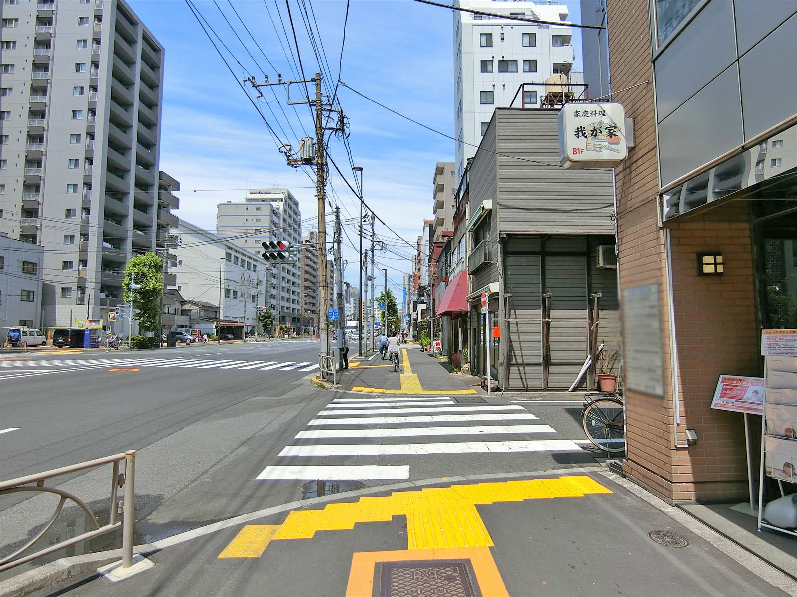 共栄入谷ビル前面の通り