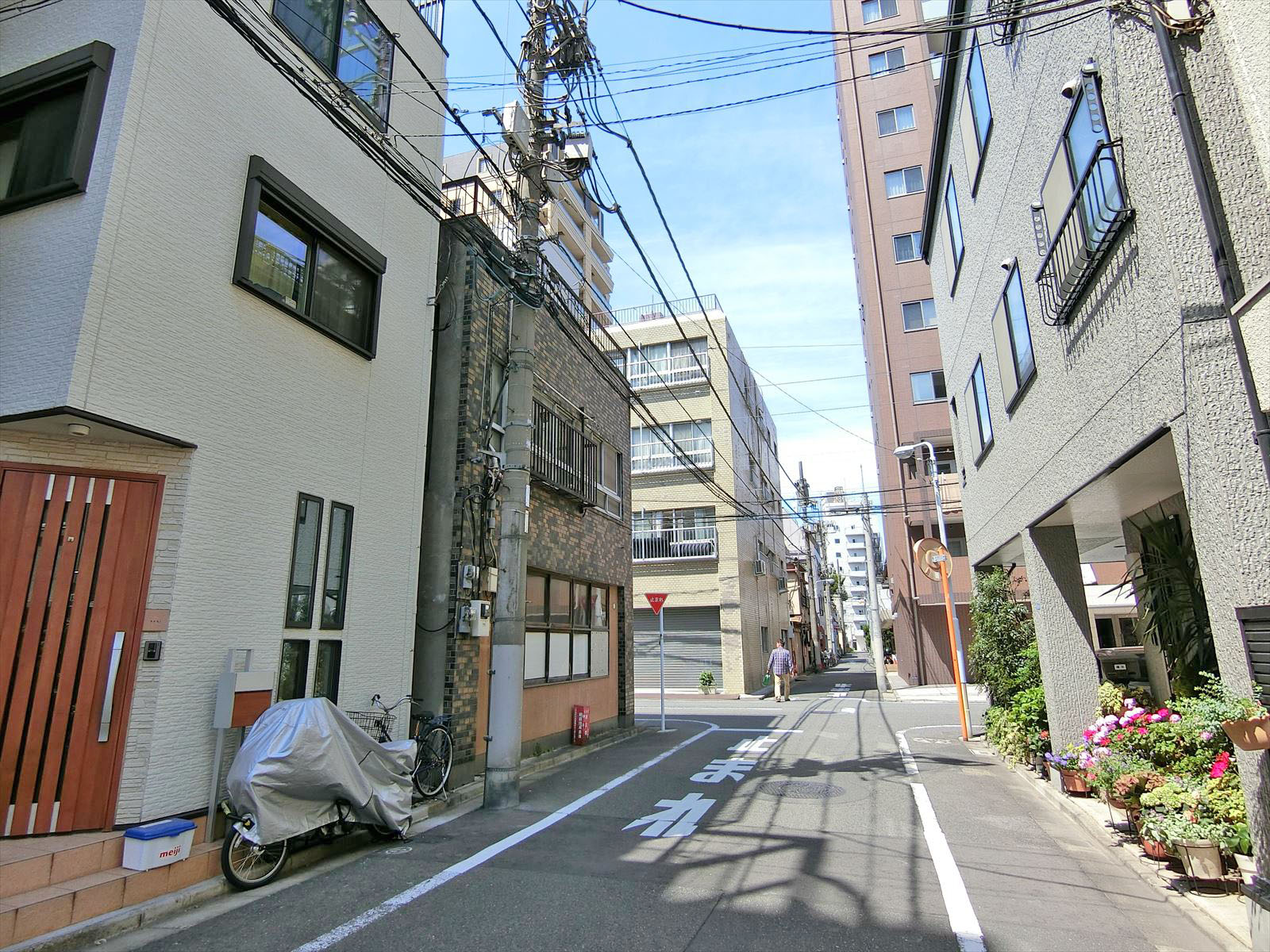 周辺は静かなエリア