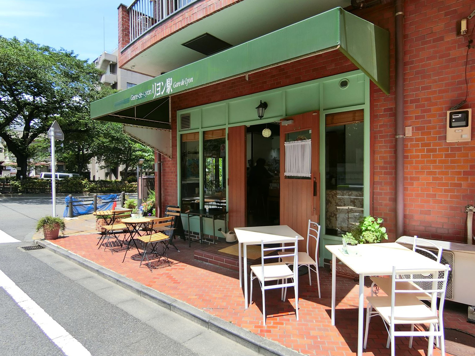 近くのカフェ