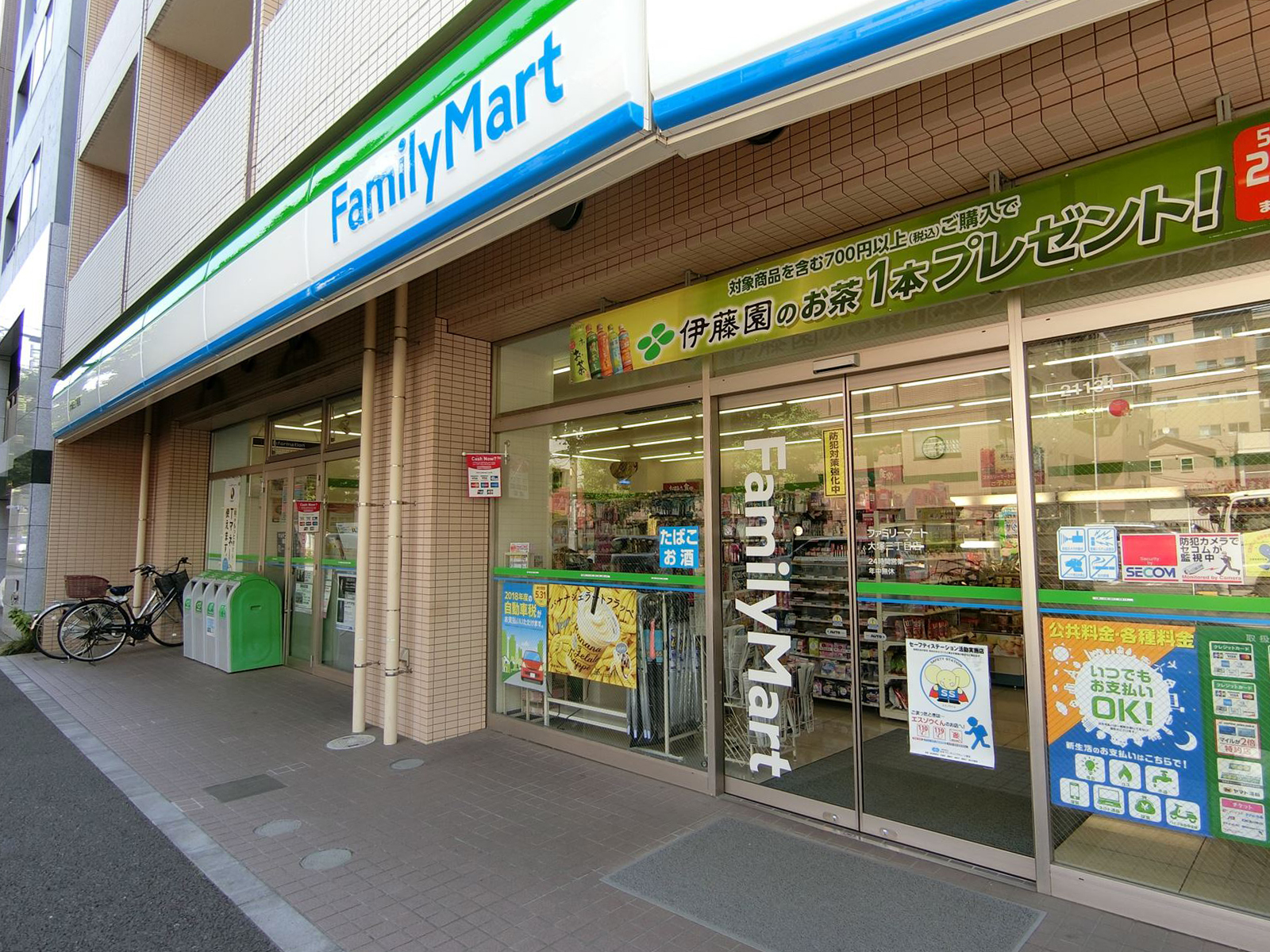徒歩1分のファミリーマート