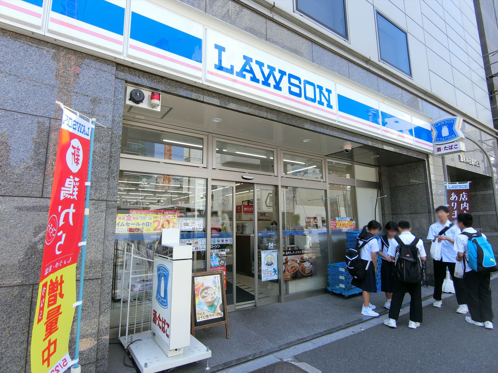 徒歩1分のローソン