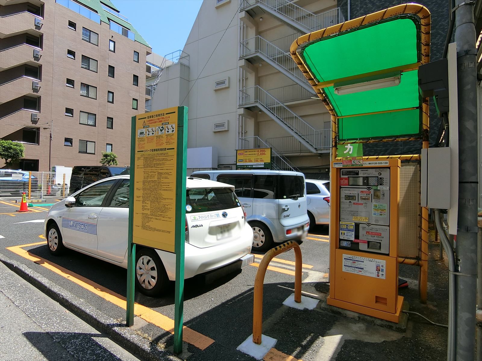 ビル前のコインパーキング