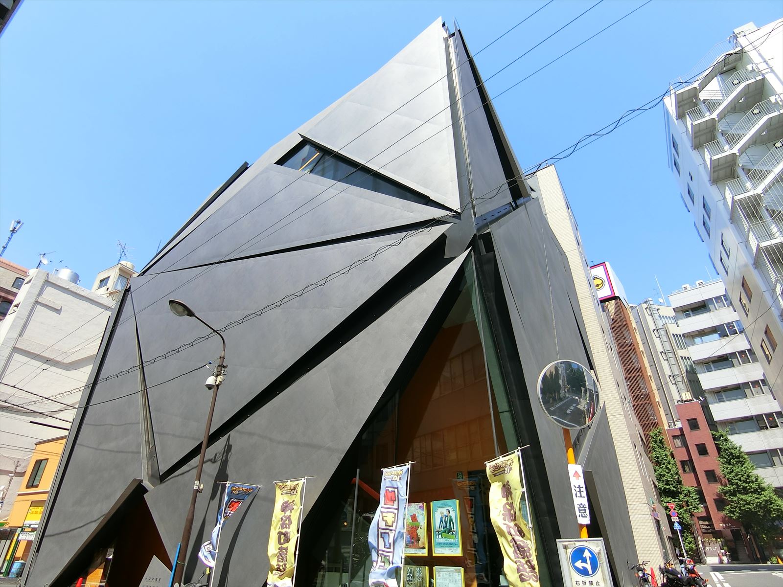 徒歩4分の神保町シアター