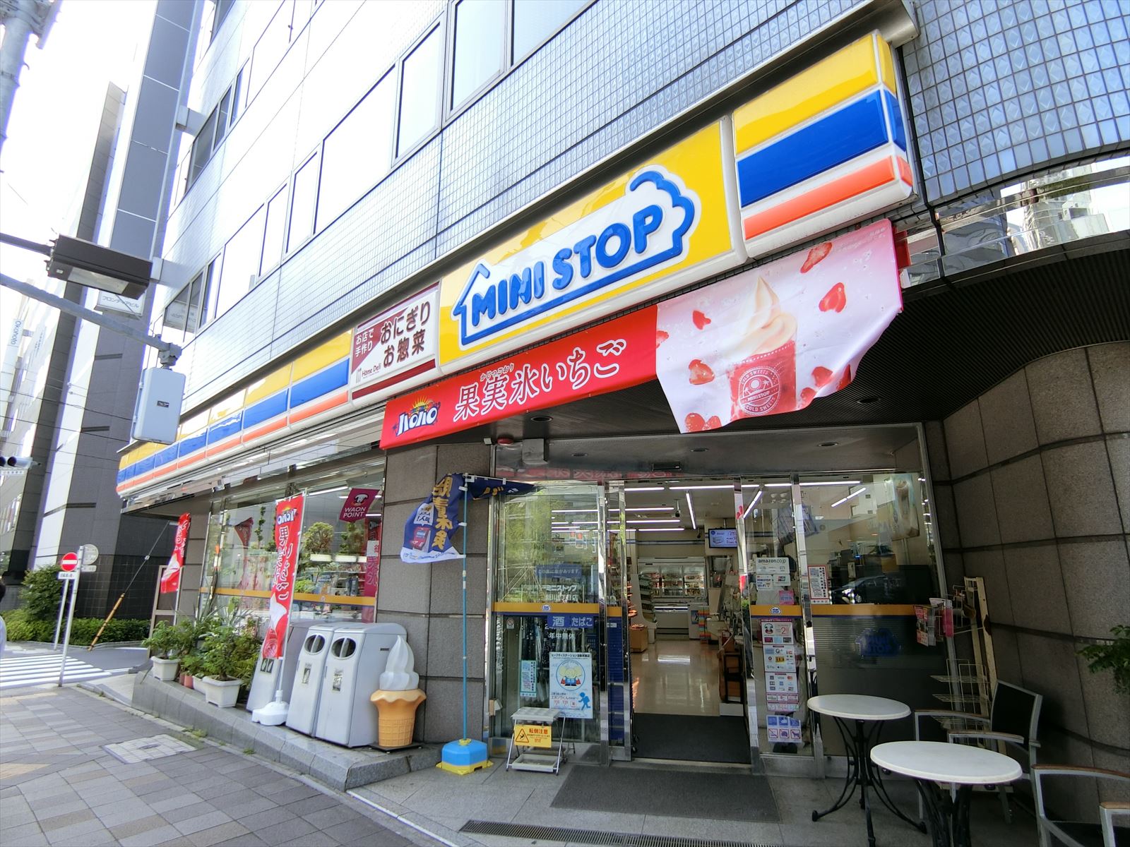 徒歩1分のミニストップ新川一丁目店