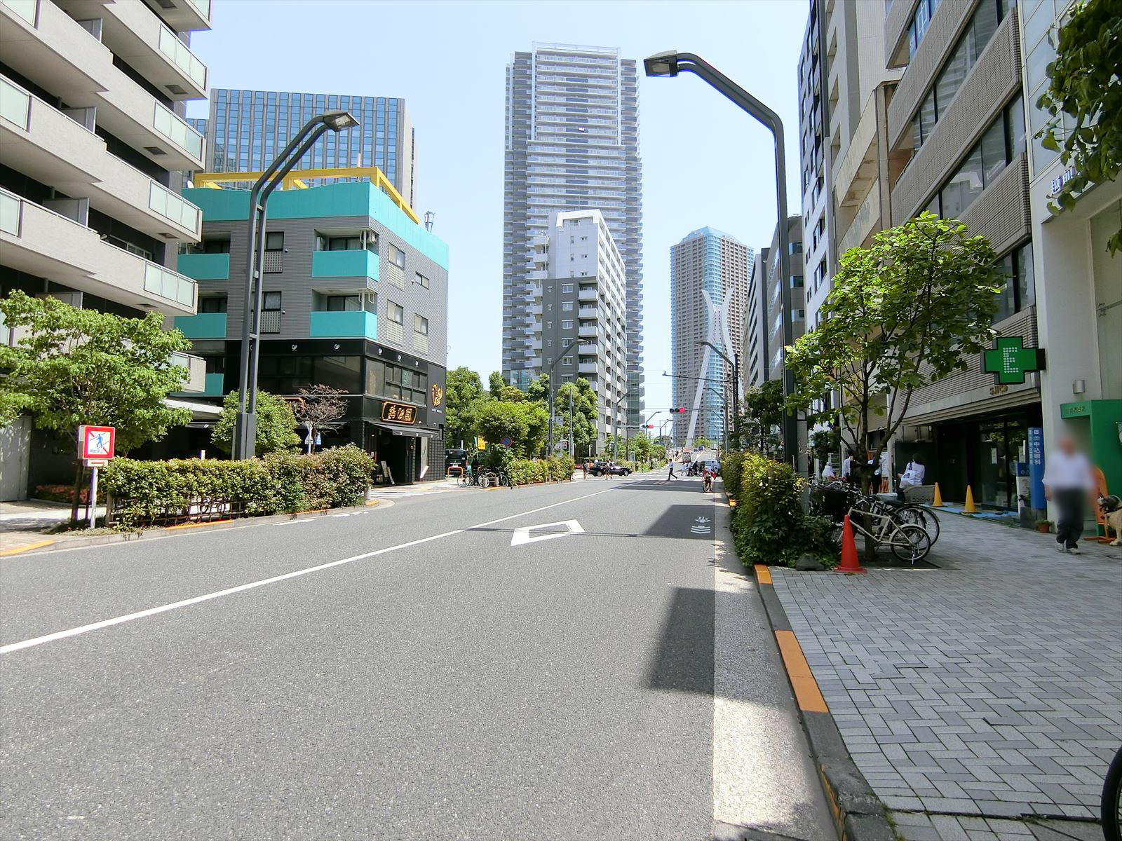 SJIビル前面の通り