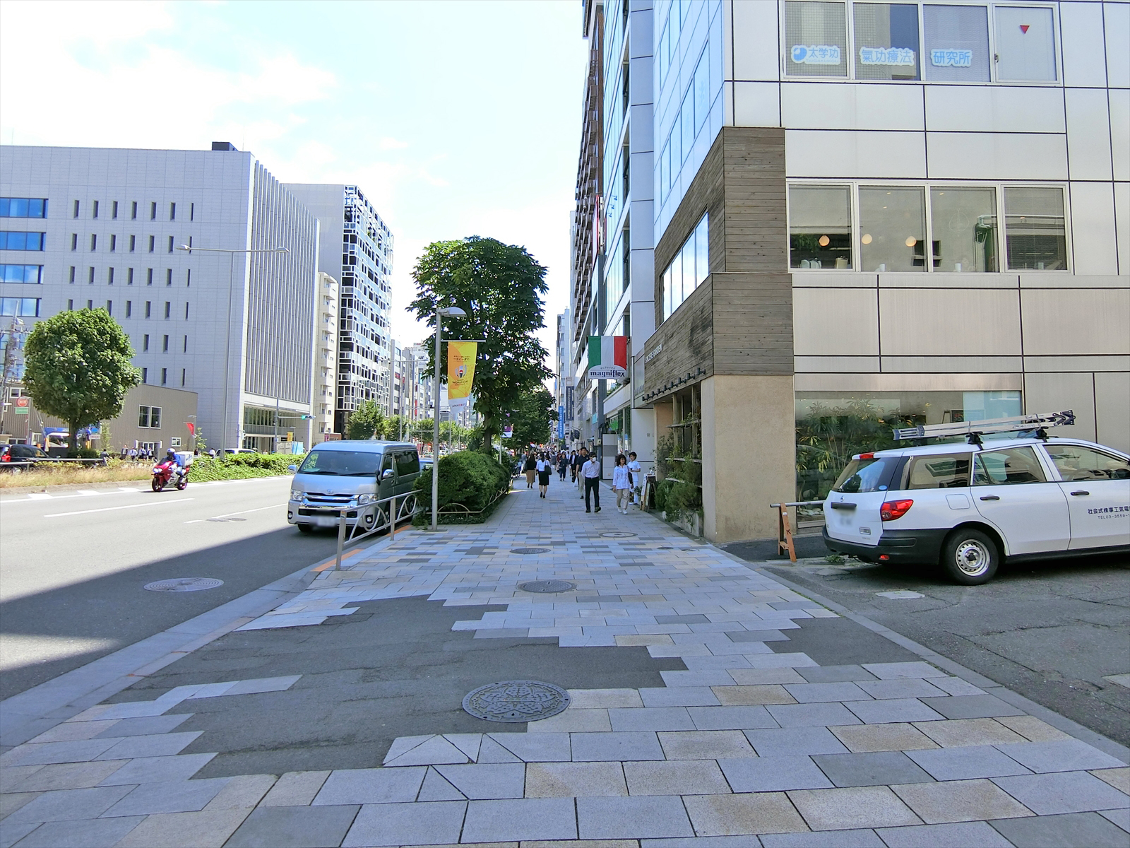 共和五番館前面の通り