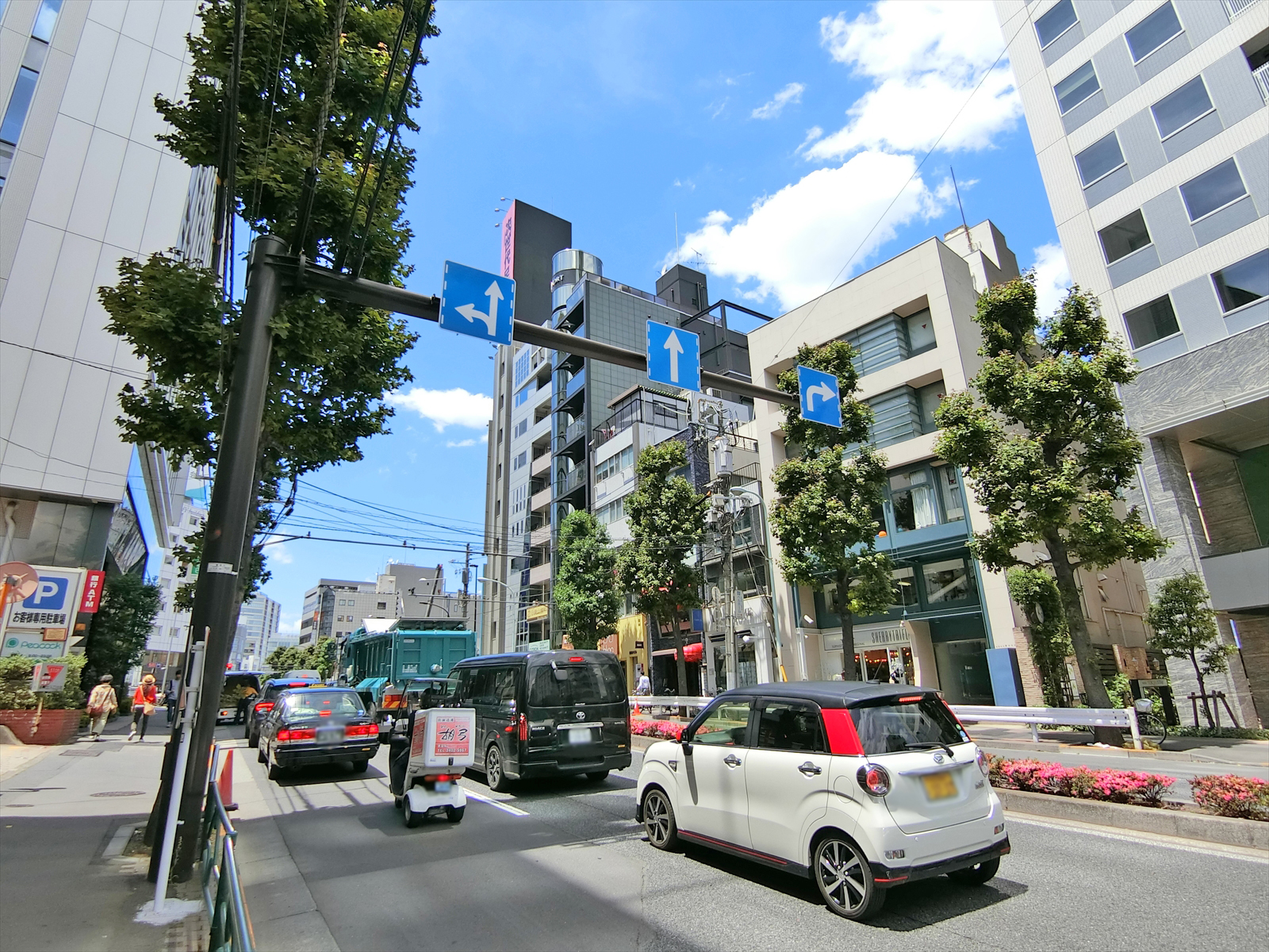 青山通り沿いの立地