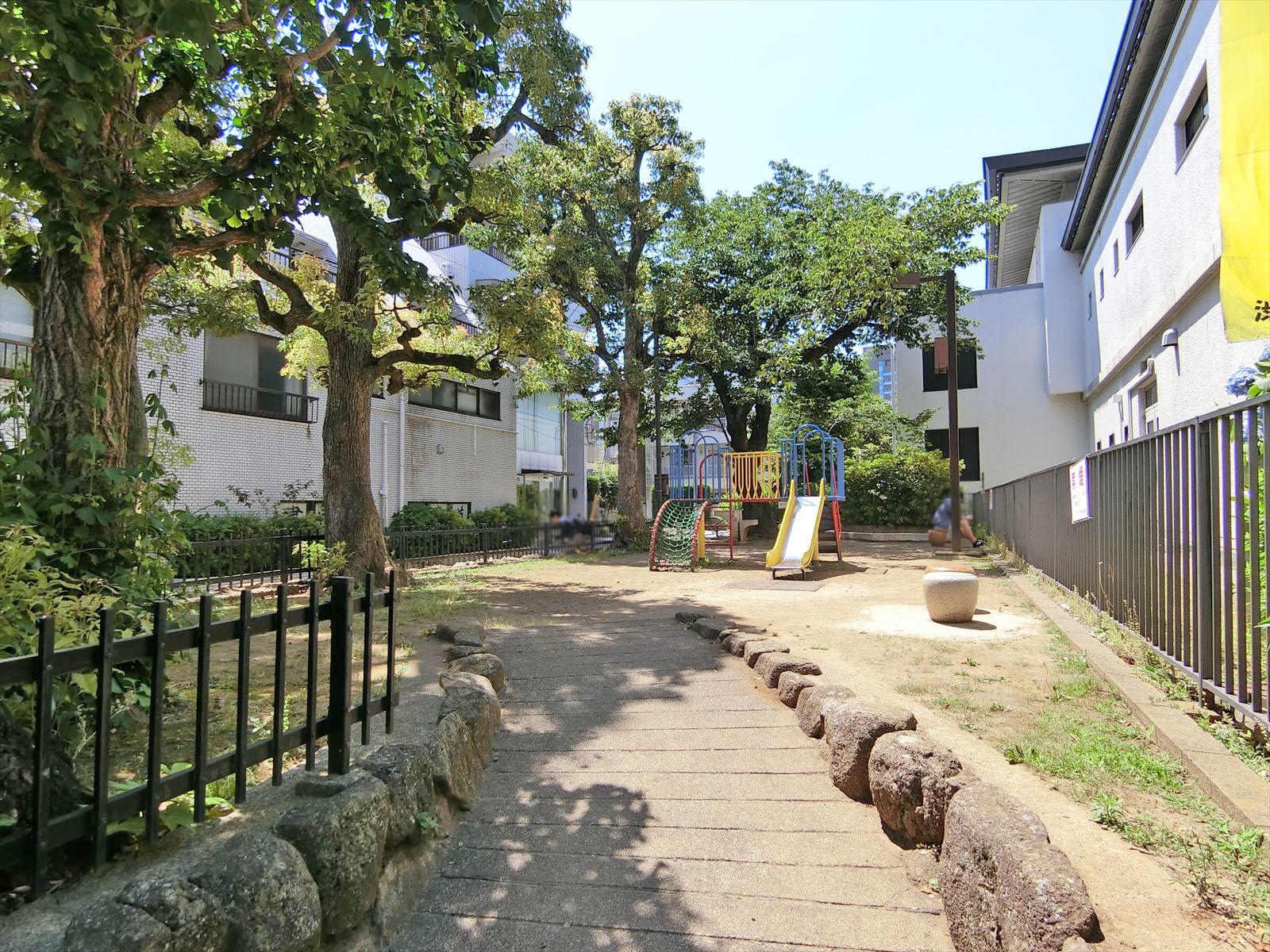 近くの千駄ヶ谷四丁目児童遊園地