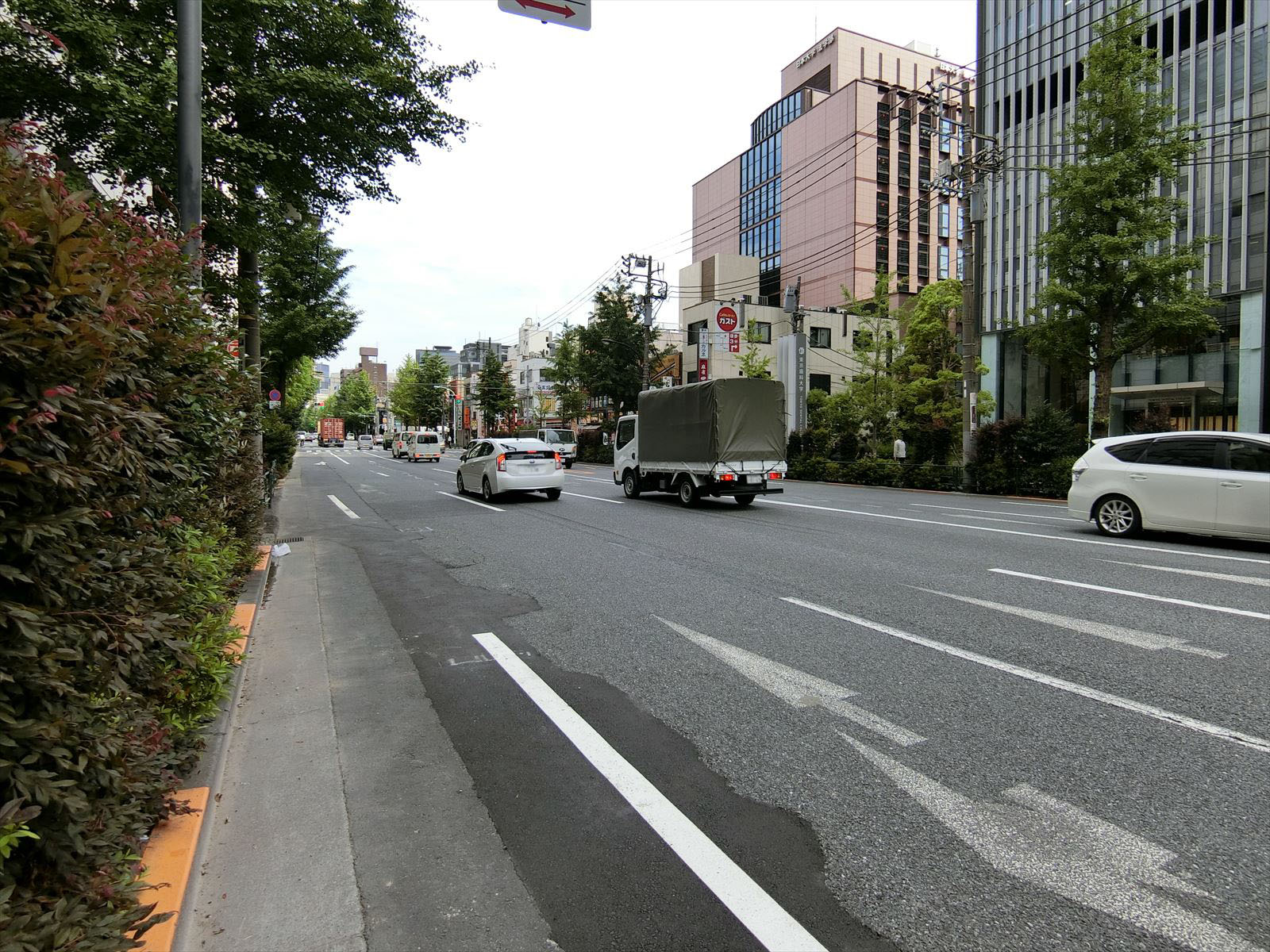 前面の白山通り