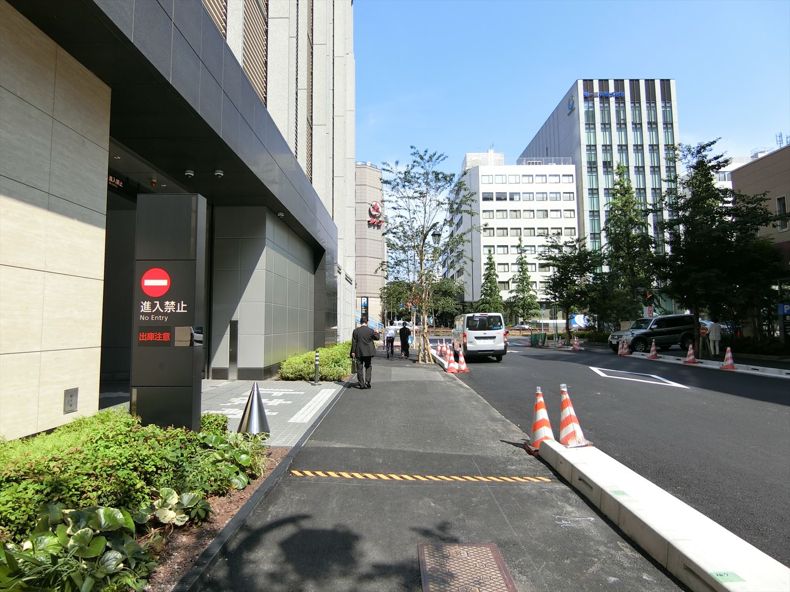太陽生命日本橋ビル前面の通り