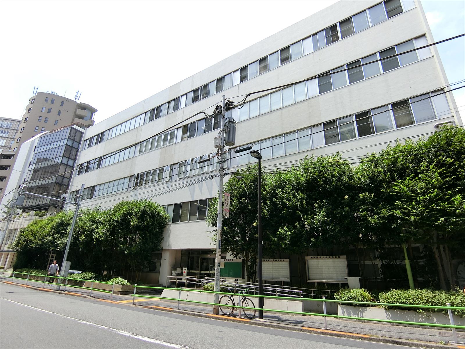 近くの麻布税務署