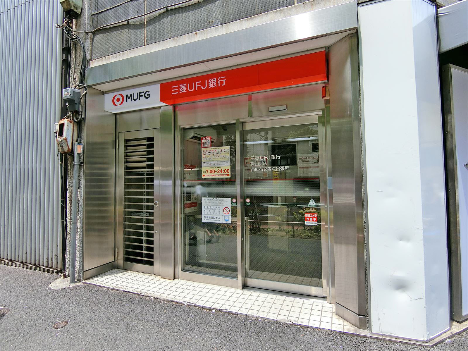 徒歩1分の三菱UFJ銀行ATM