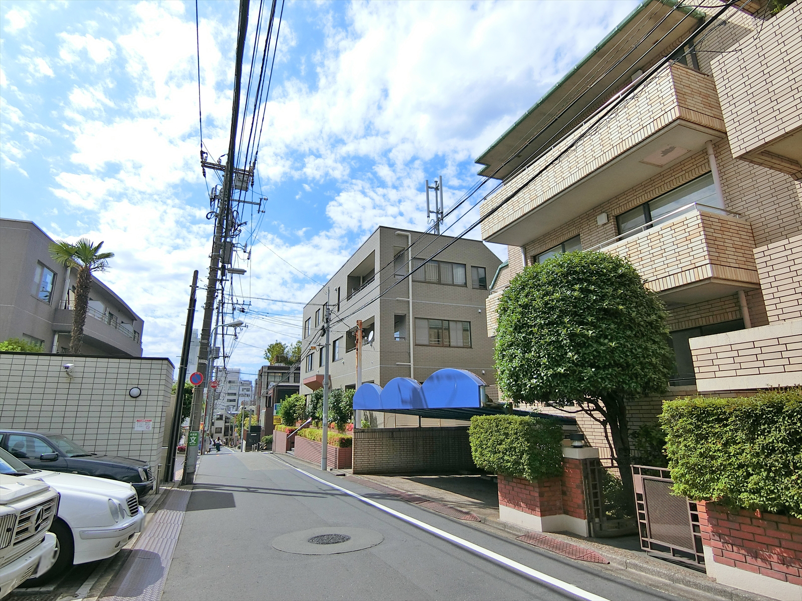 周辺は住宅街