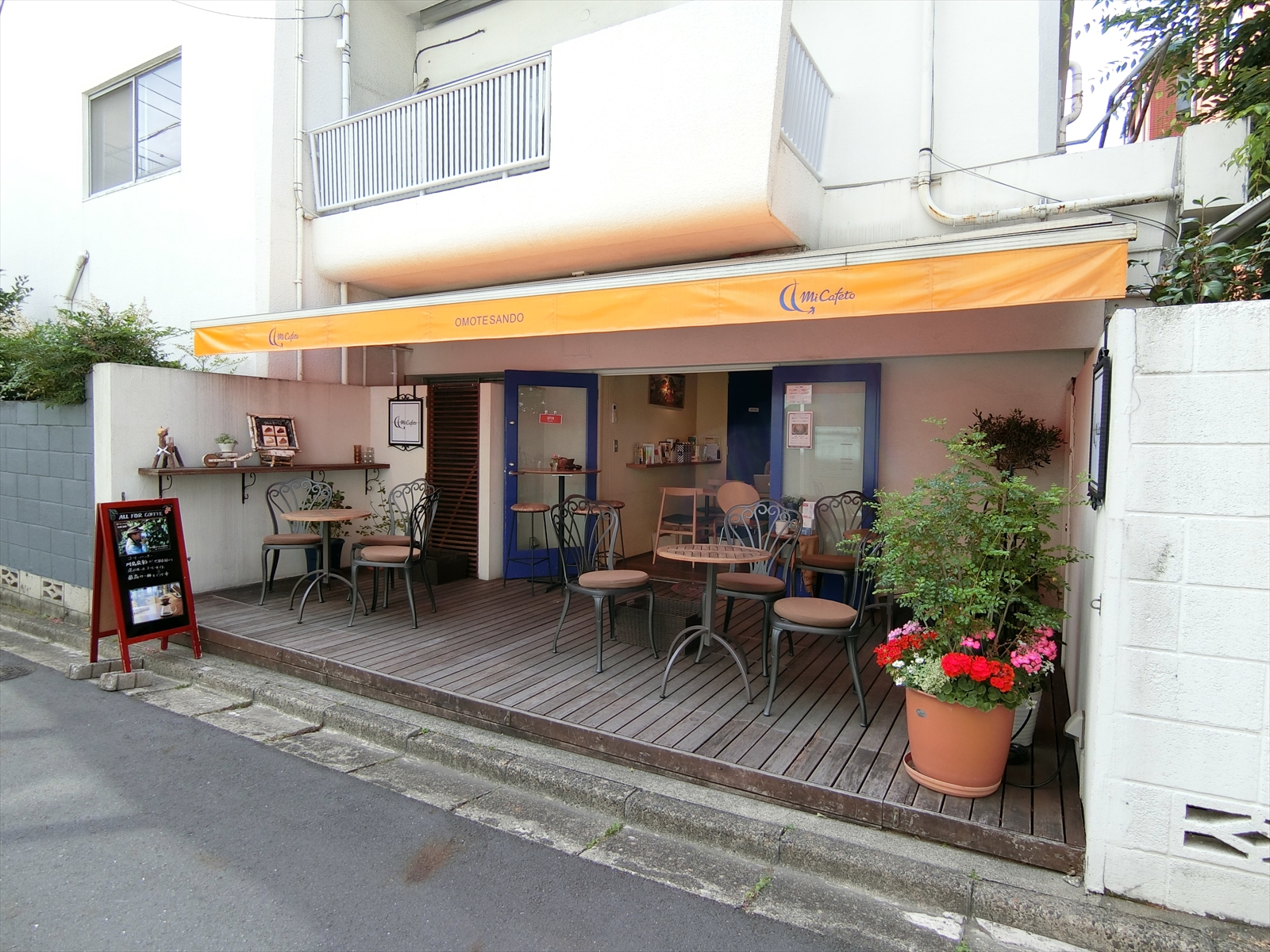 徒歩1分のカフェ「ミカフェート」表参道店
