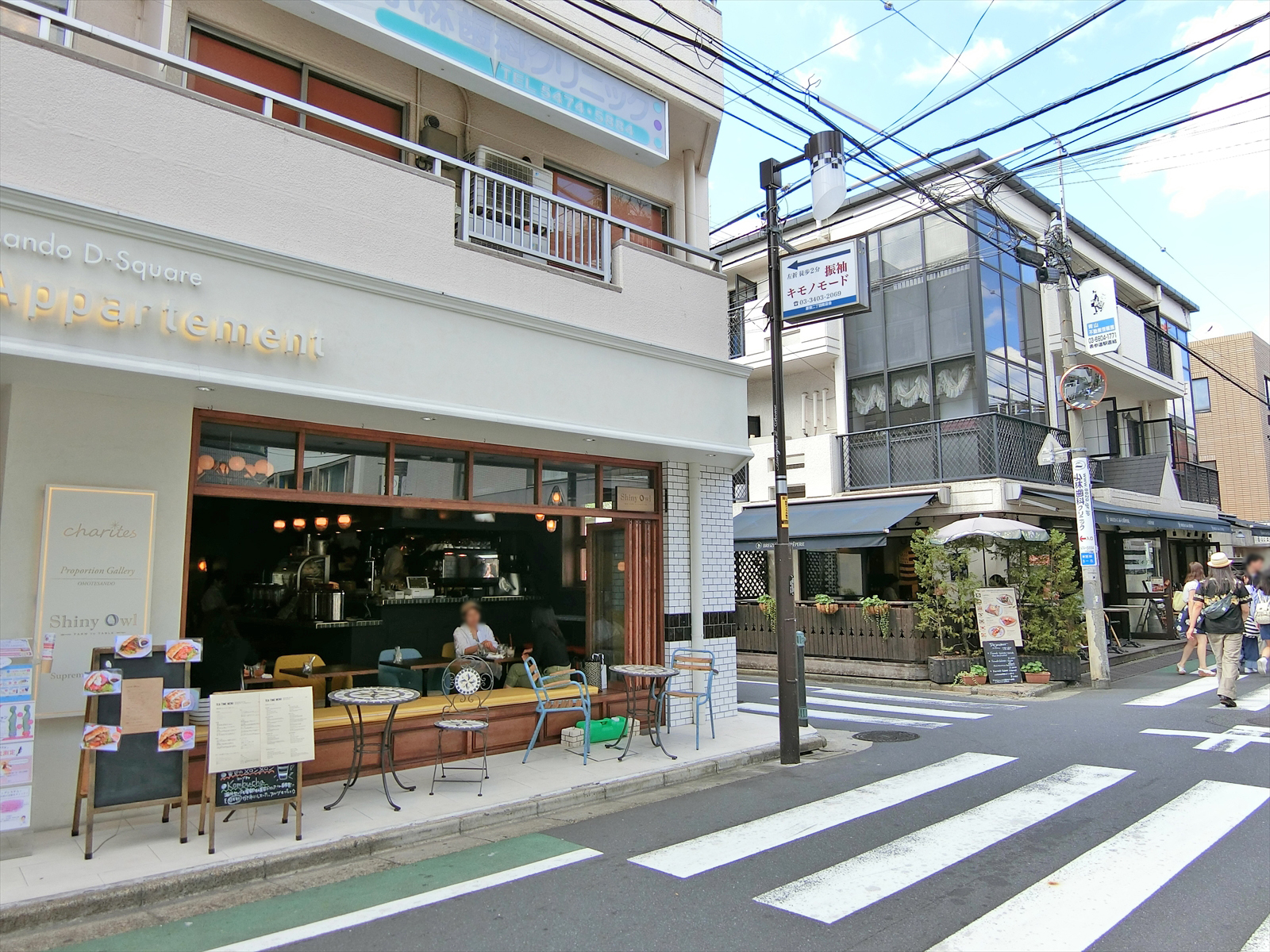 付近には飲食店が豊富