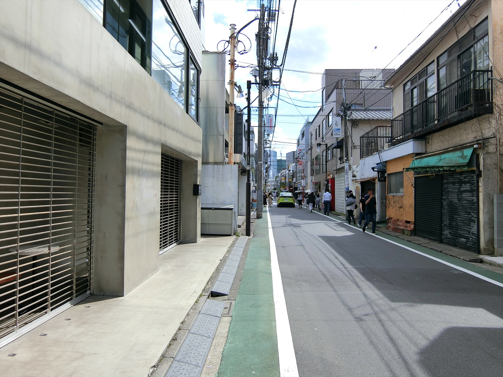 南原宿ビル前面の通り