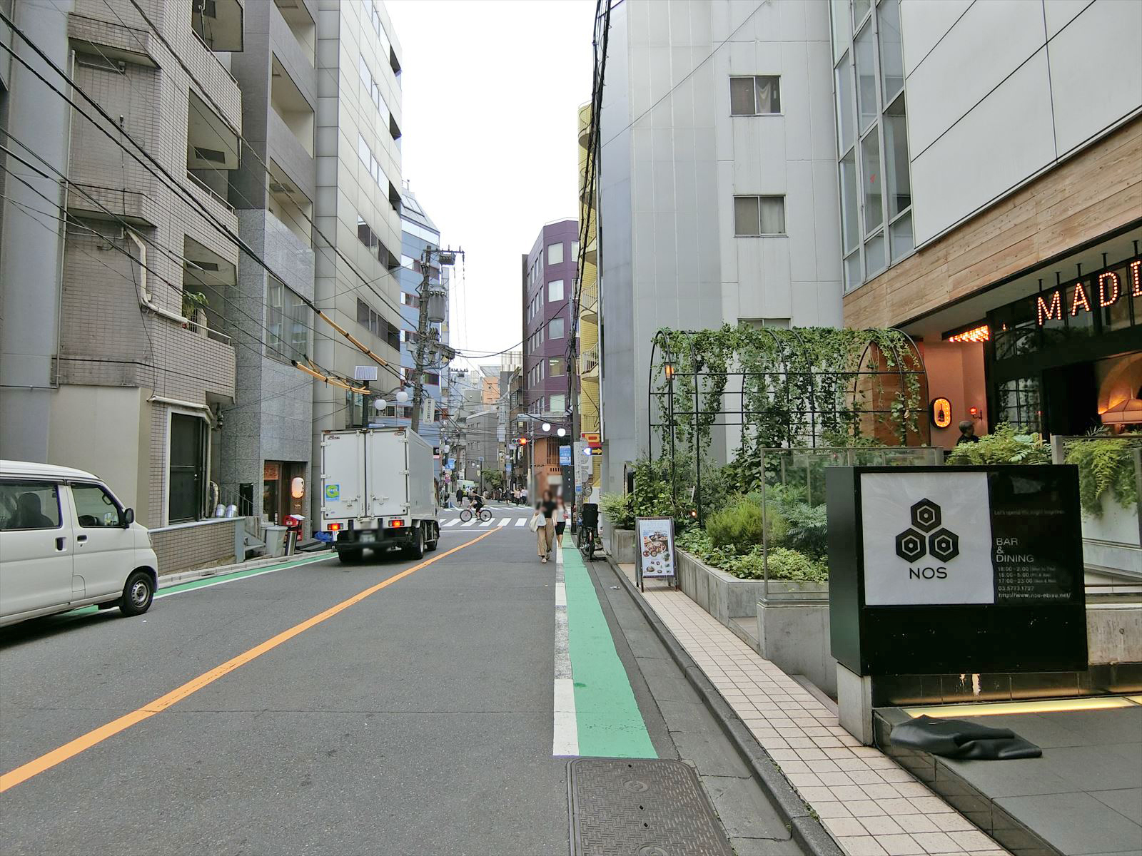 CONZE恵比寿前面の通り