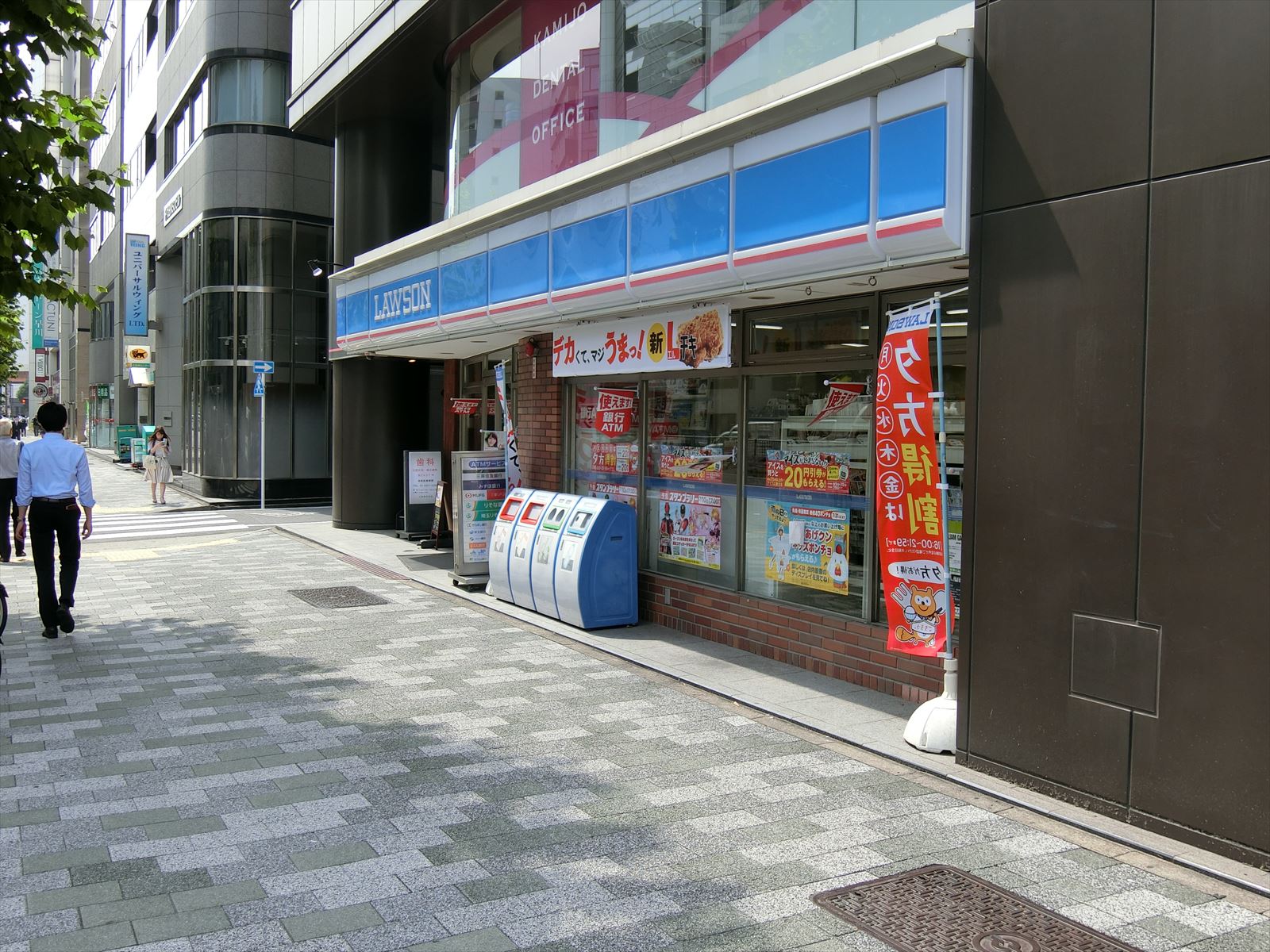 徒歩1分のローソン岩本町三丁目店