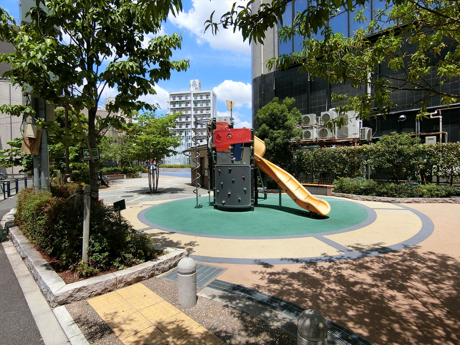 徒歩2分の小梅児童遊園