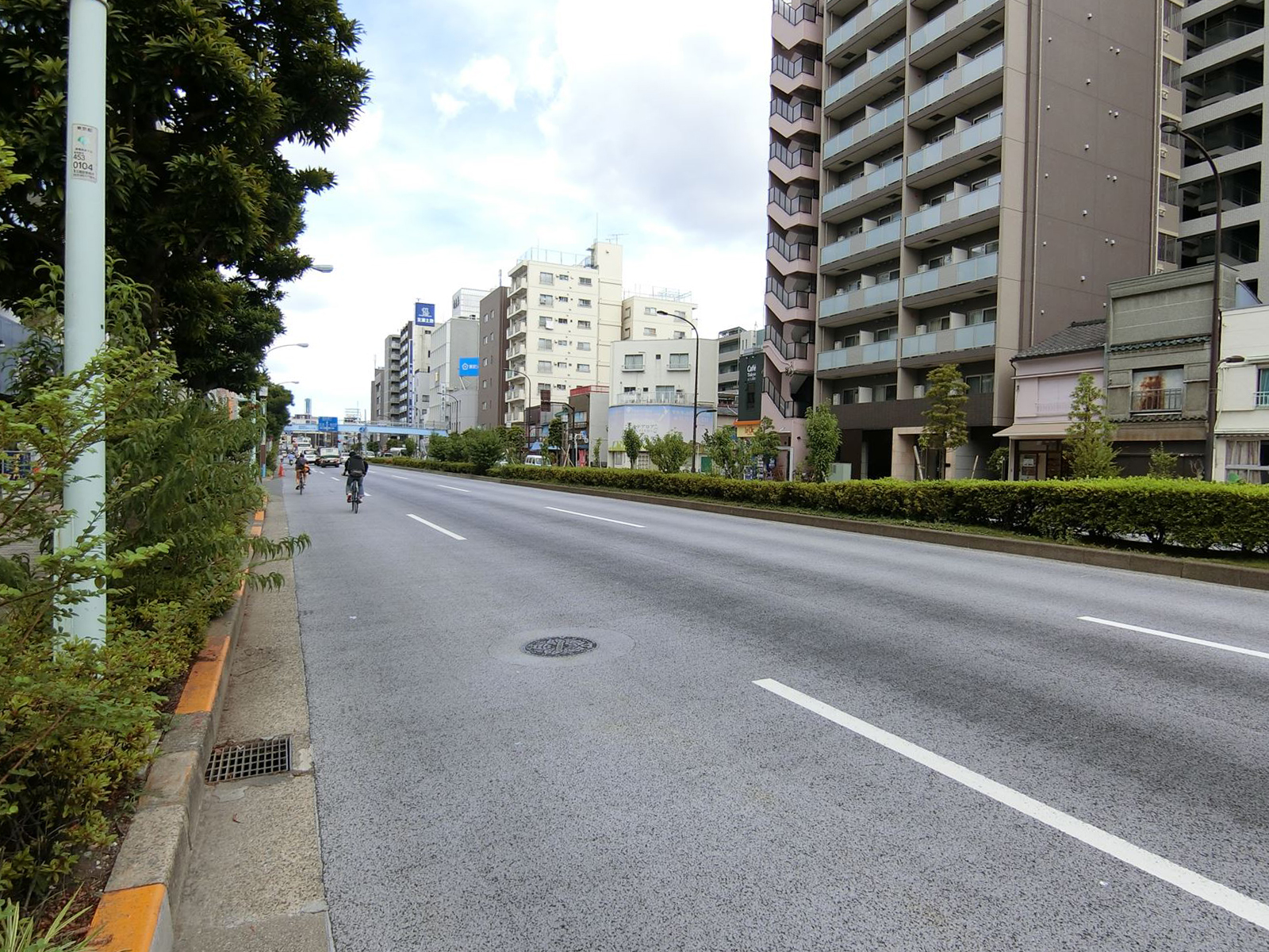 前面の浅草通り