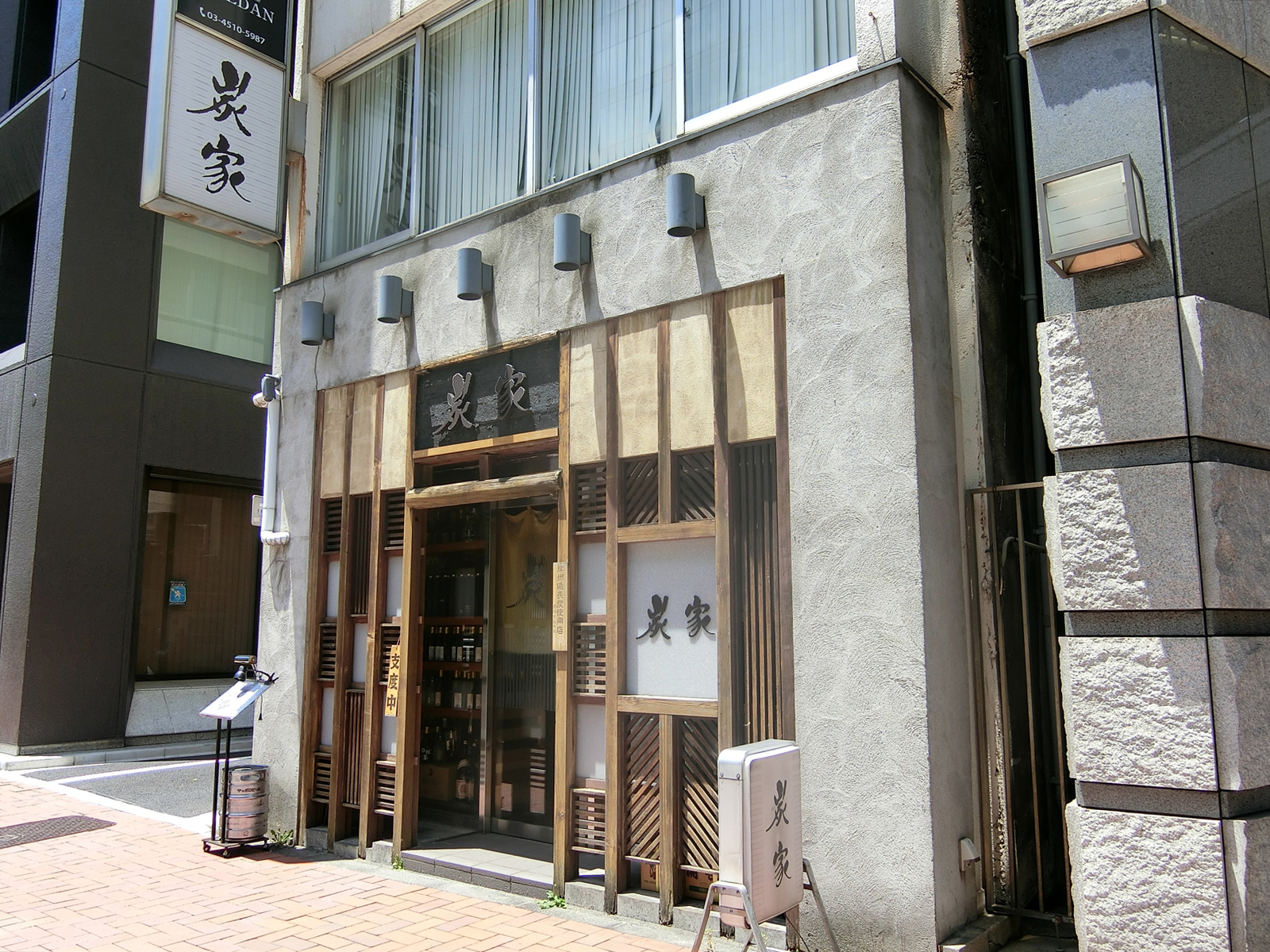 隣の飲食店