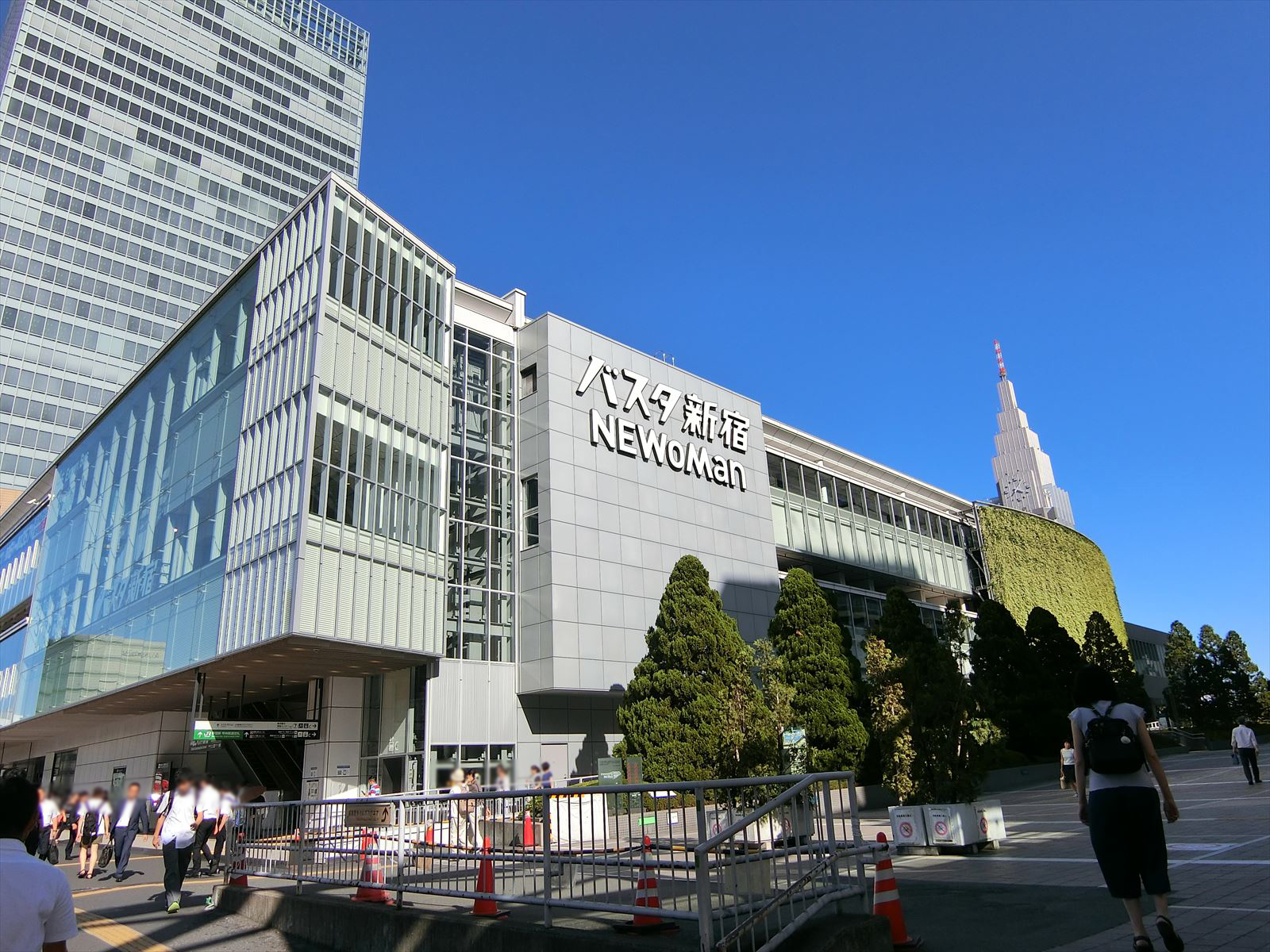 付近のバスタ新宿