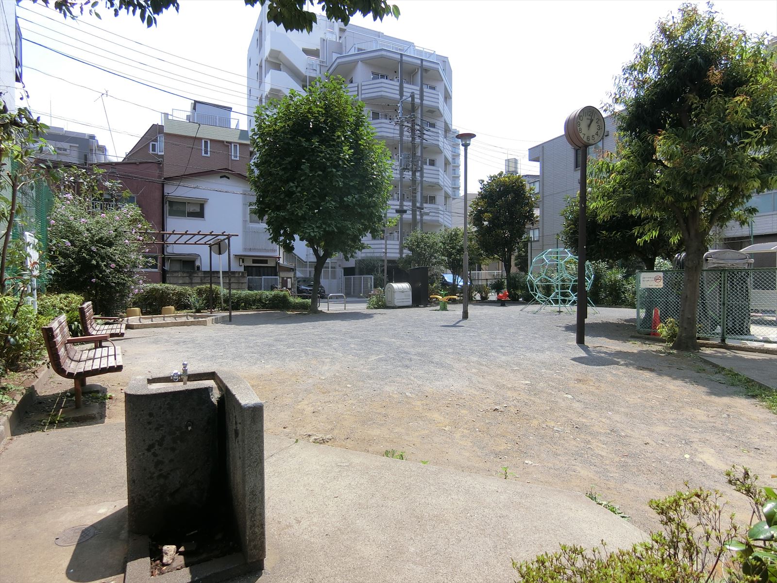 徒歩2分の豊島区立高田二丁目中央児童遊園