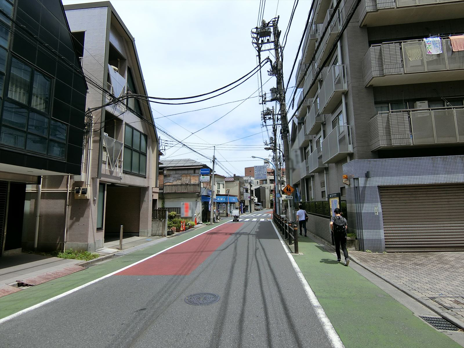 周辺は住宅街