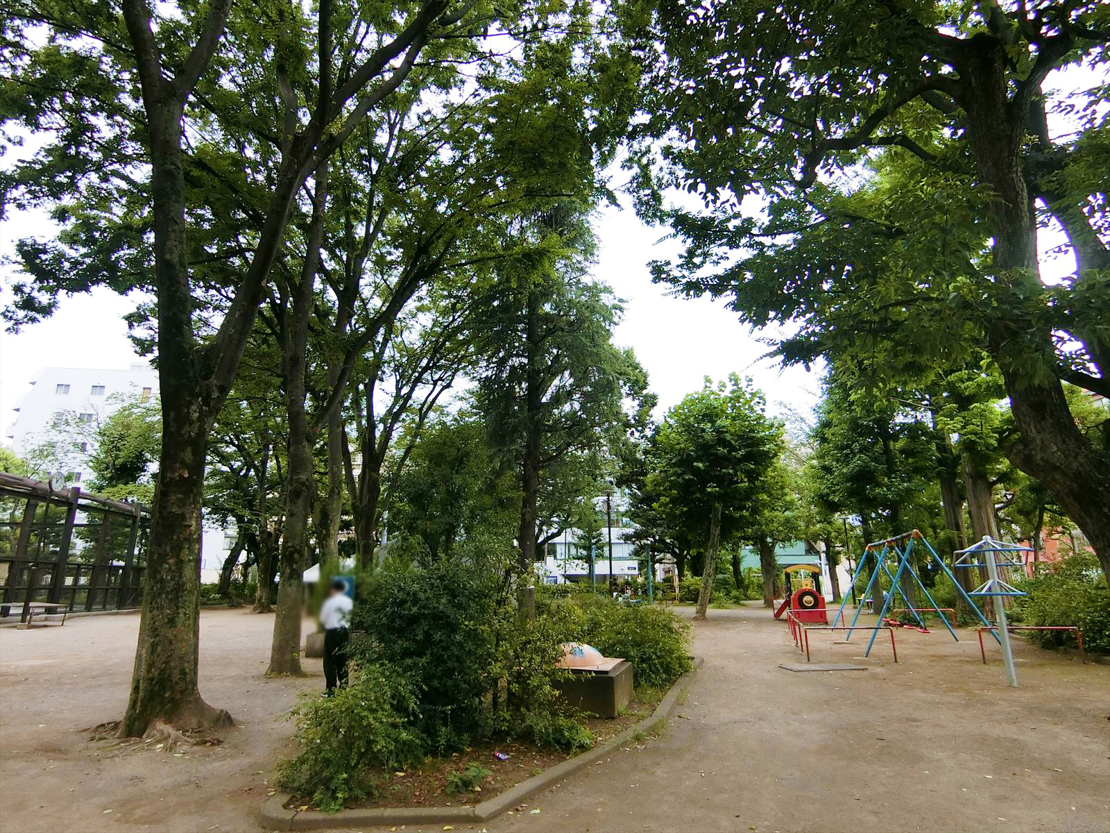 徒歩4分の文京宮下公園
