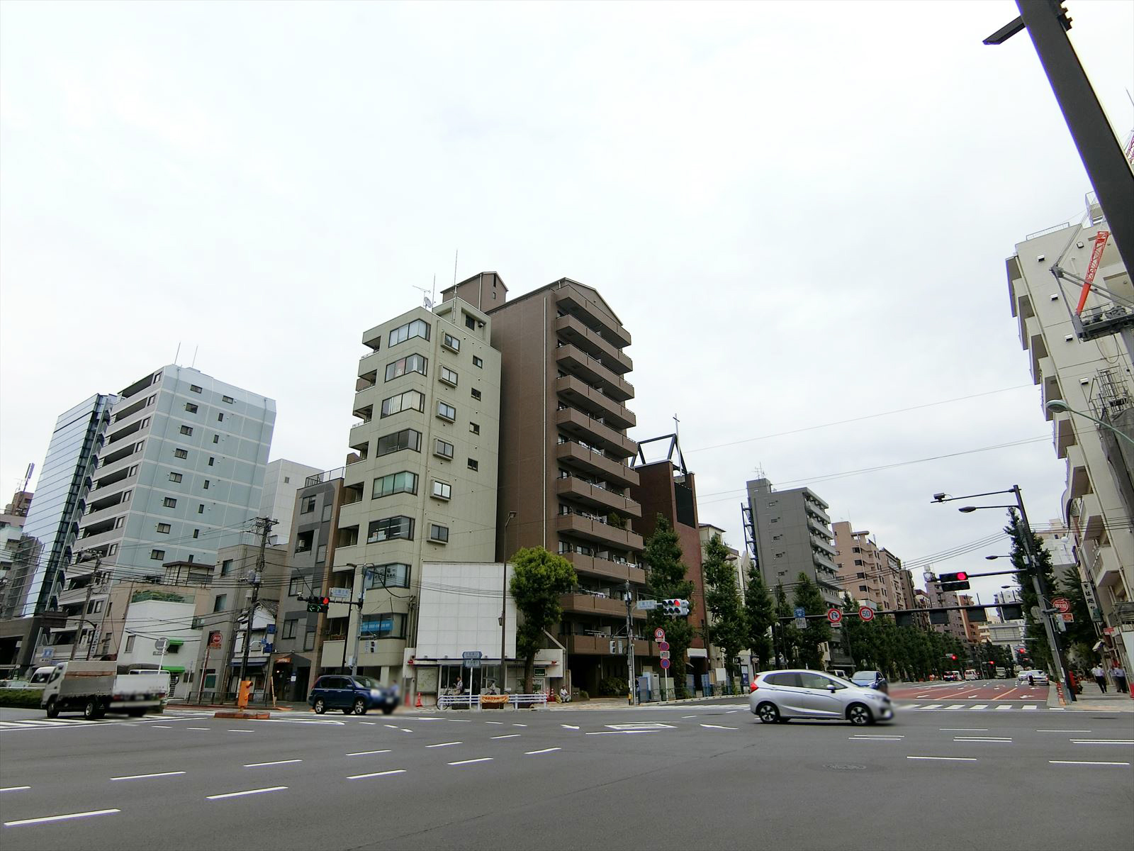 不忍通り、本郷通りが至近