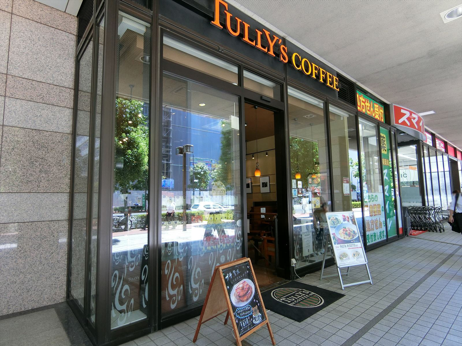 徒歩2分のタリーズコーヒー
