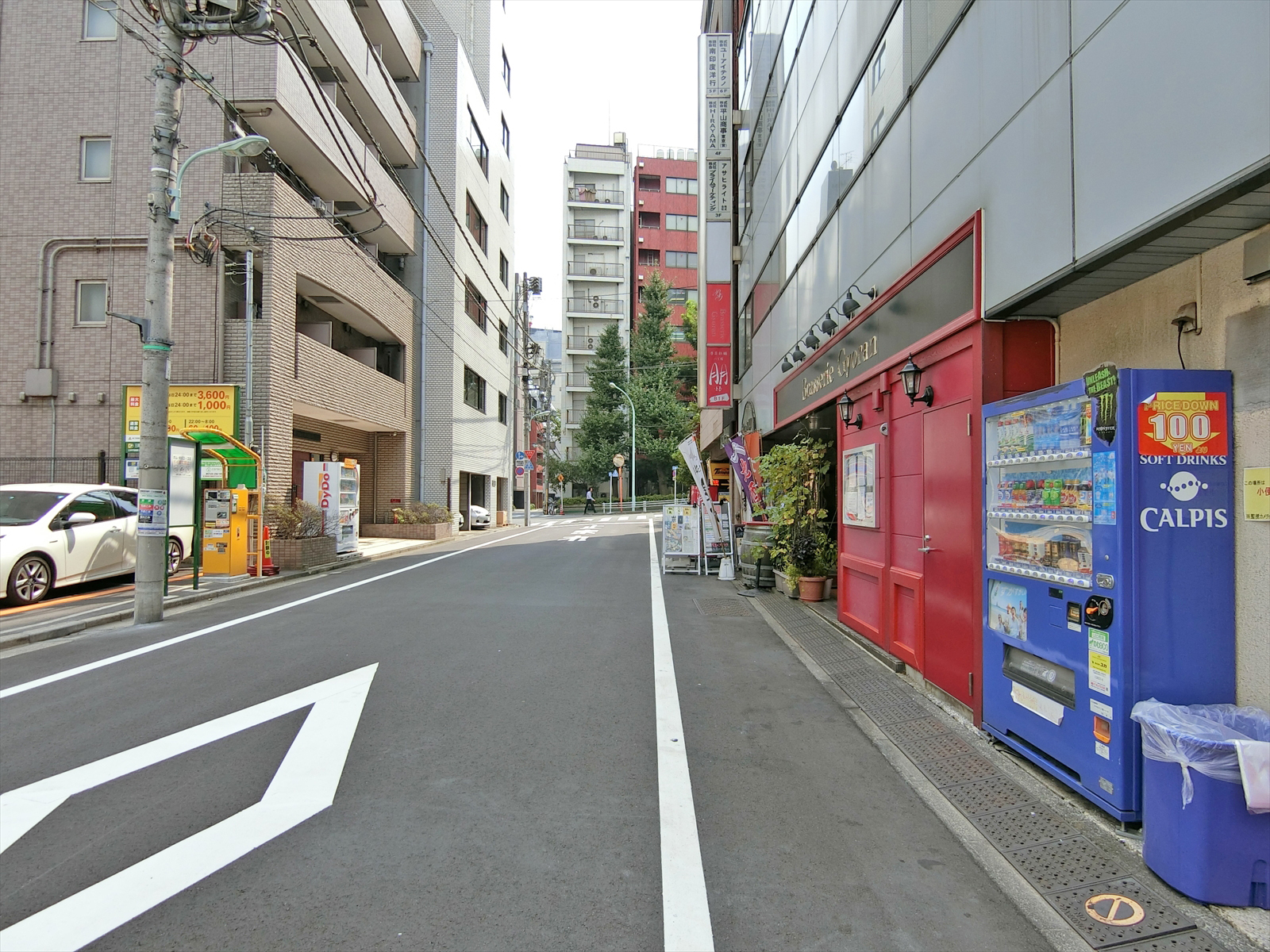 神鋼レジスタービル前面の通り