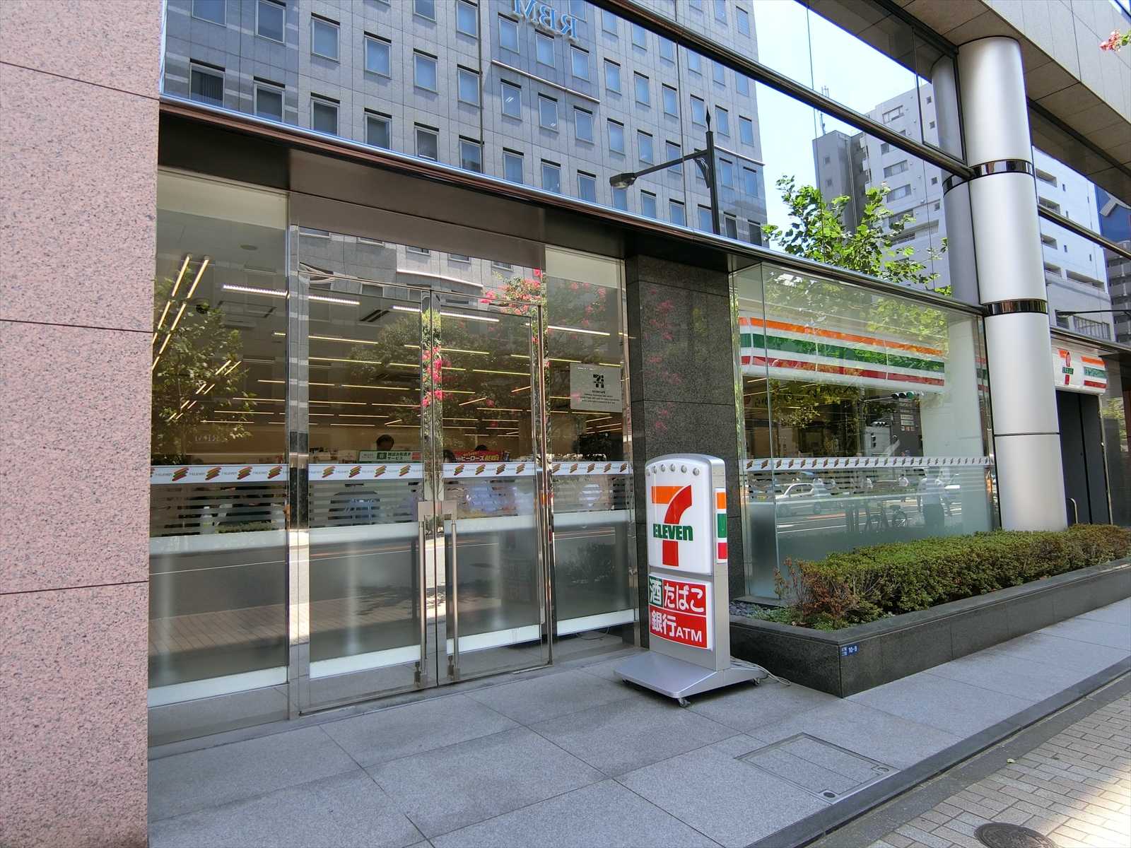 徒歩2分のセブンイレブン八丁堀二丁目店