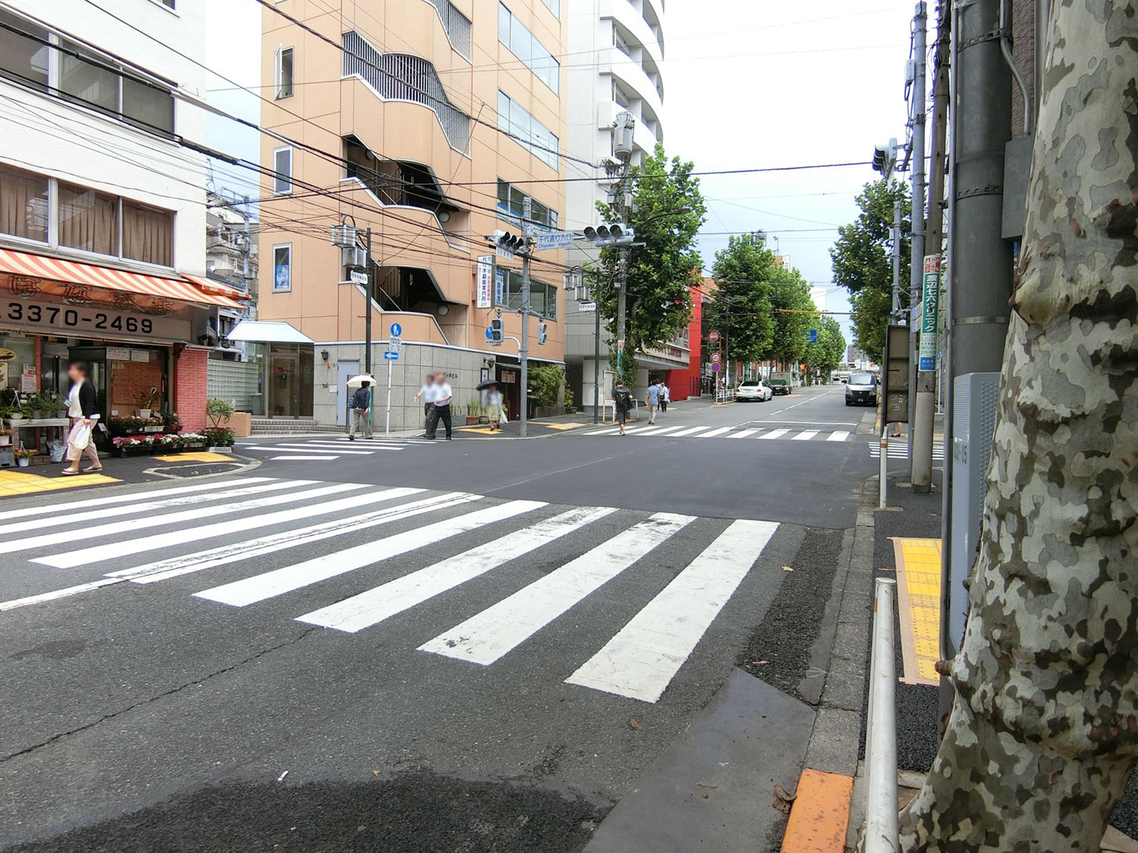 オフィスビル前面の様子