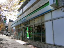 至近のファミリーマート小滝橋通り店