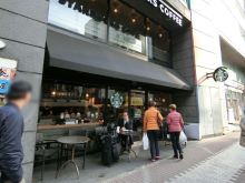 並びのスターバックス