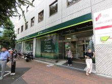 並びの三井住友銀行 