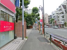 ヒキタカ早稲田ビル前