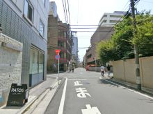 A.Yビル前面の通り