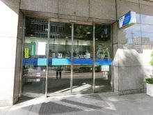 向かいにある七十七銀行仙台東口支店